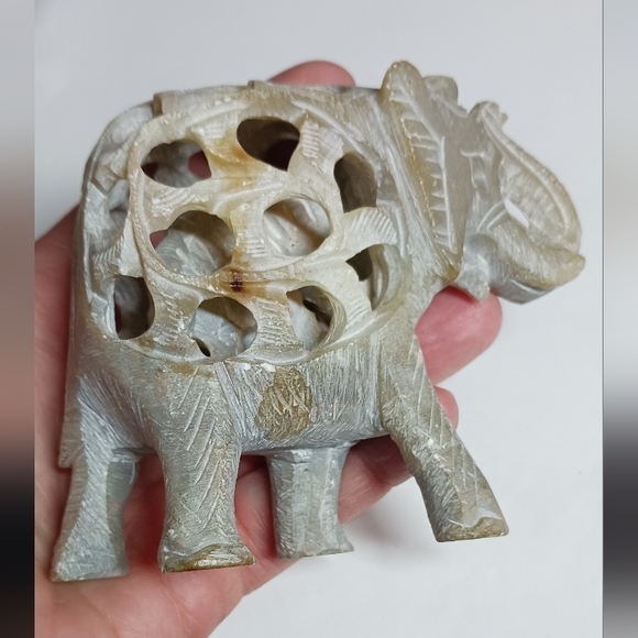4" Hand Carved Soap Stone Elephant Figure With baby Inside - Picture 6 of 7